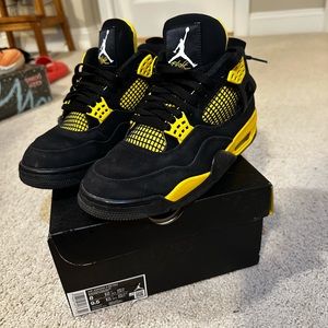 Jordan 4 Retro Thunder Black and Yellow men’s size 8